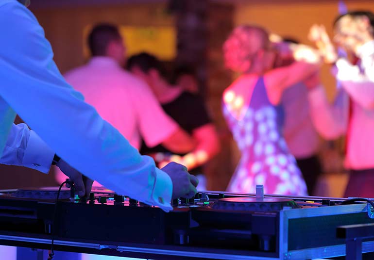 hochzeits-dj-party DJ für abendliches Firmenevent buchen
