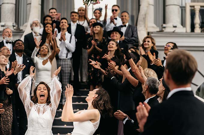 brautstrauss-werfen-heidelberger-hochzeit Hochzeitstanz Brautpaar Musik DJ