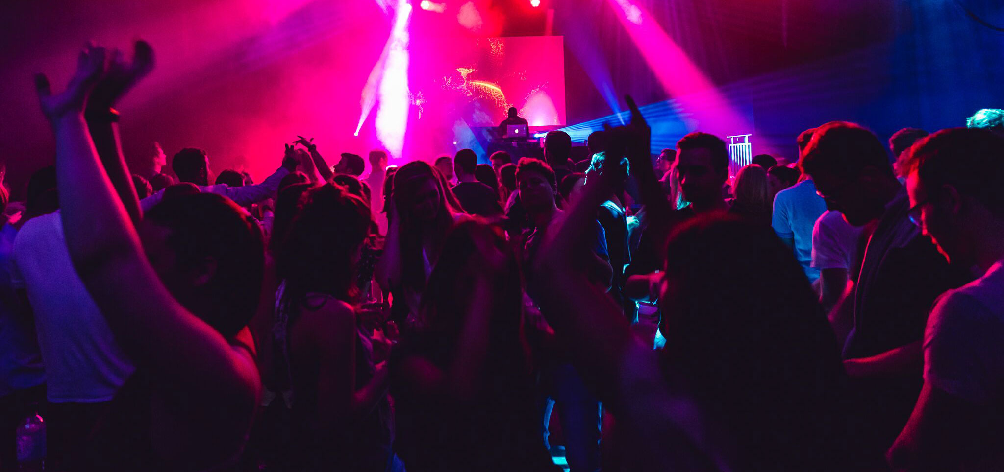 header-landing-1 DJ buchen für Ihr Firmenevent